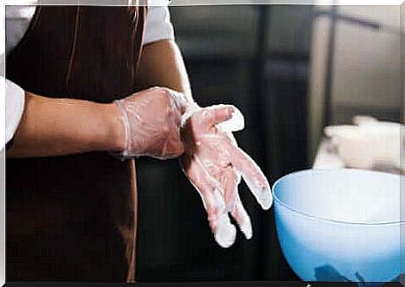 A cook with gloves. 