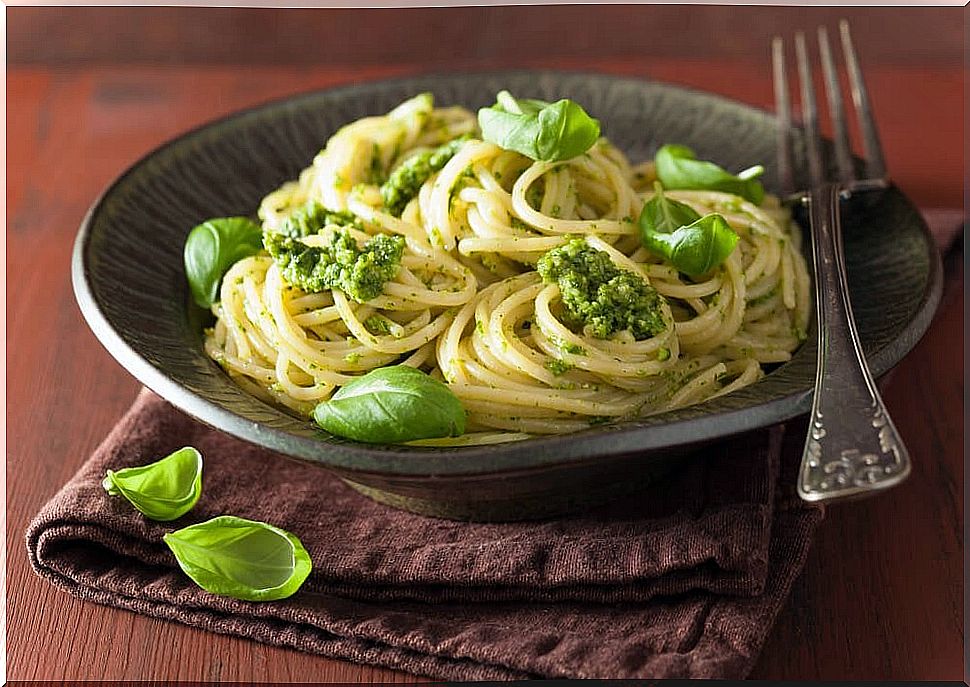 Delicious pasta: spaghetti with pesto.