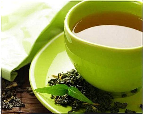 green tea helps relieve bloating