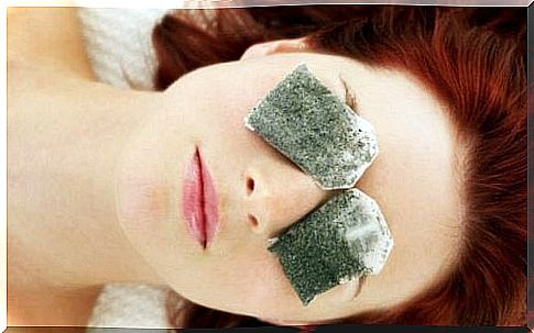 Green tea bags against dark circles 