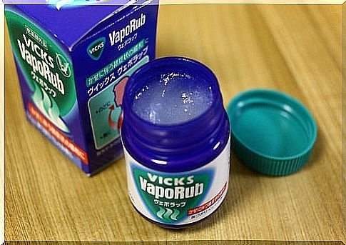 Vicks Vaporub and garlic clove to treat an ingrown toenail