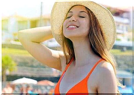 A woman who wears a hat to protect her eyes from the sun.