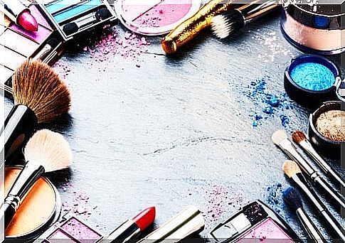 put your makeup in an organized way