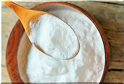 Baking soda for a natural shampoo