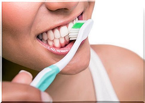 bleach teeth with natural treatments